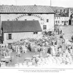 Caisses et tonneaux d'alcool sur les quais à St Pierre