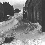 Saint-Pierre, rue sous la neige.